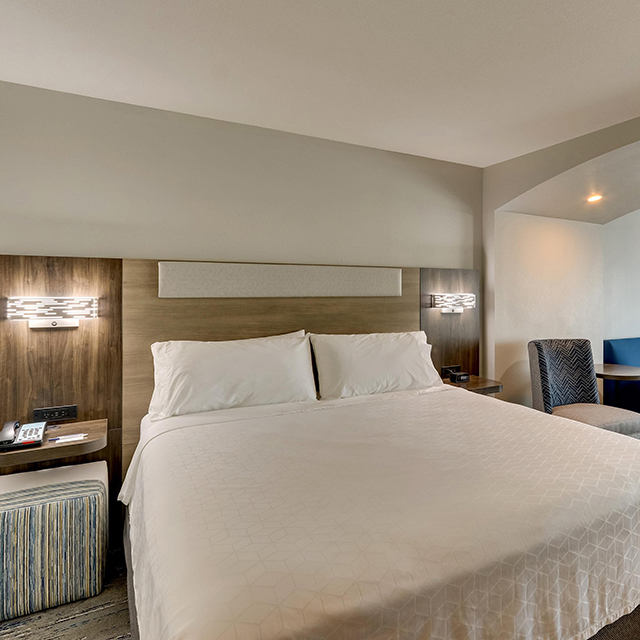 King Size Bed DoubleTree by Hilton