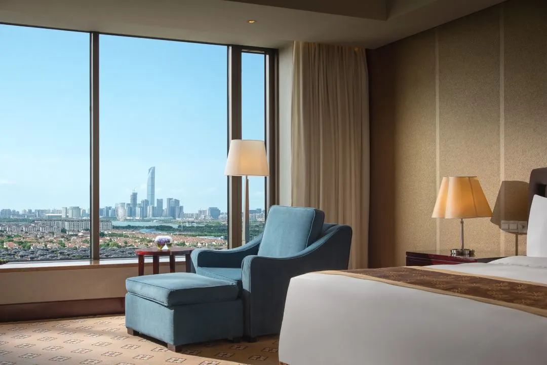 Executive Lake View King Room