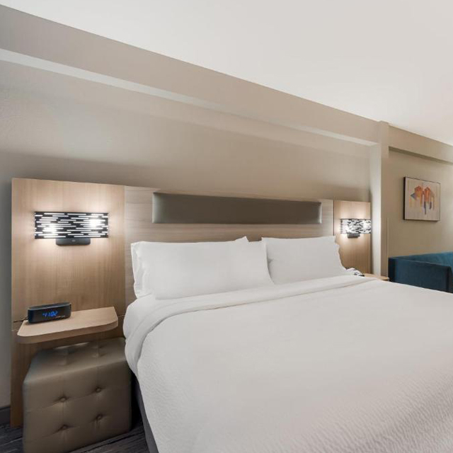 King Size Bed DoubleTree by Hilton