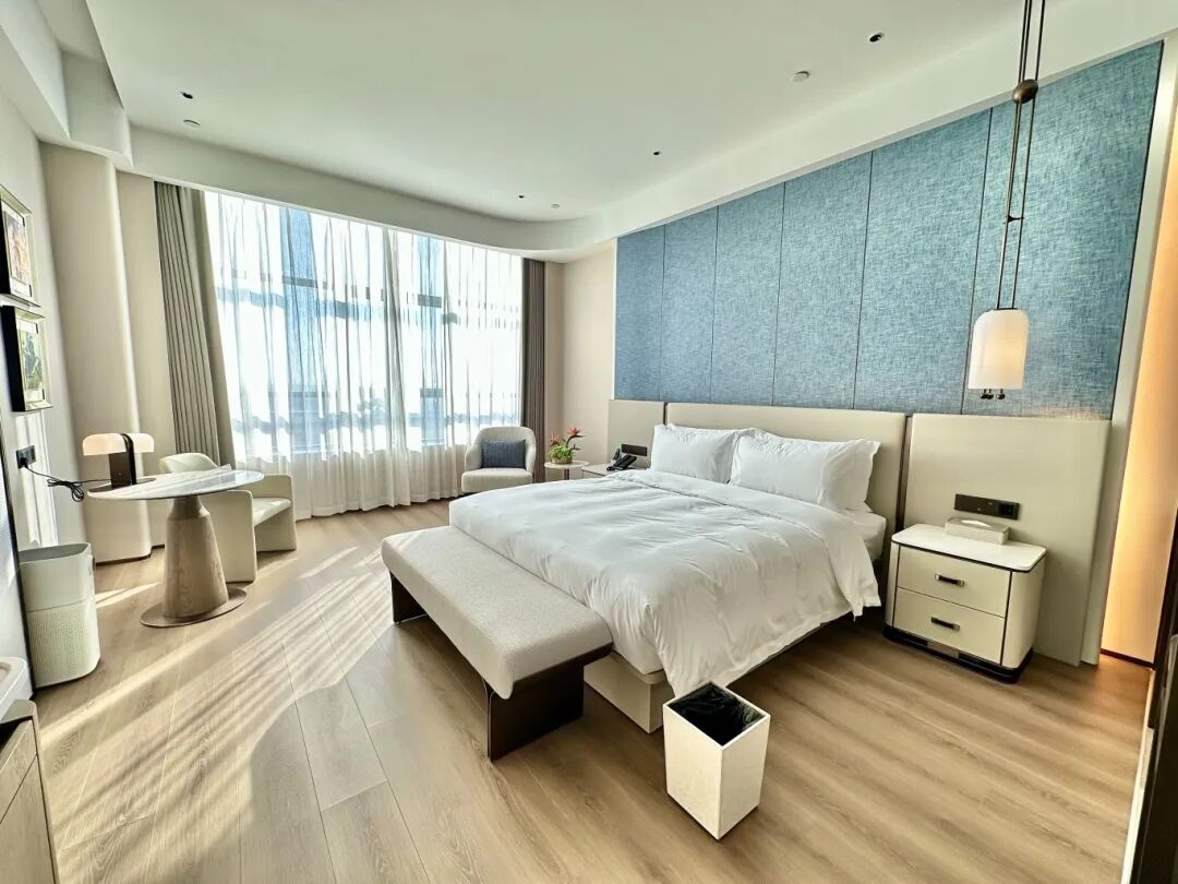 hotel guestroom
