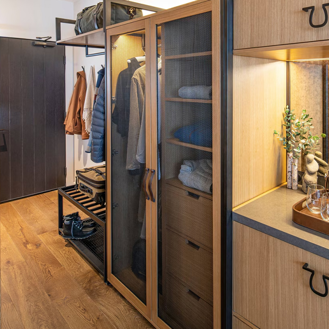 Foshan Factory Direct Furniture Solutions Closets Wardrobe for Hotel Suite