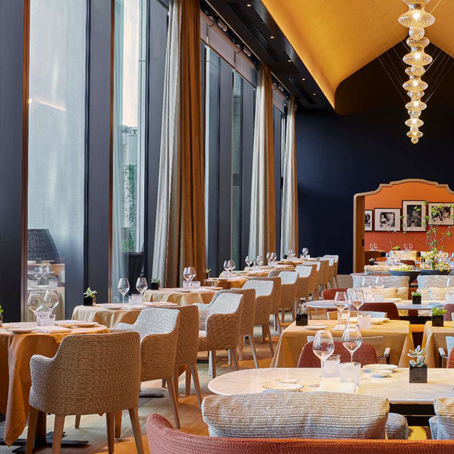 Nøglefærdige møbler løsninger hotel træ restaurant møbler til kinesisk fabrik