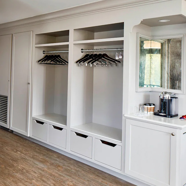 Foshan Factory Direct Furniture Solutions Closets Wardrobe for Hotel Suite