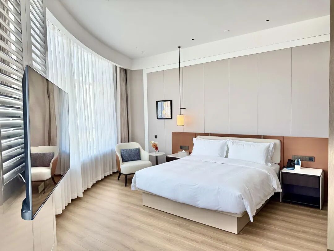 hotel bedroom