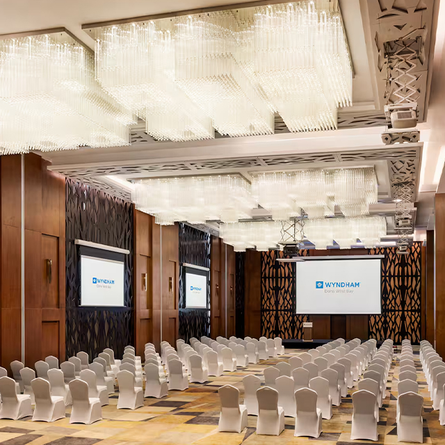 Ergonomic Conference Table for Hotel Meeting Room