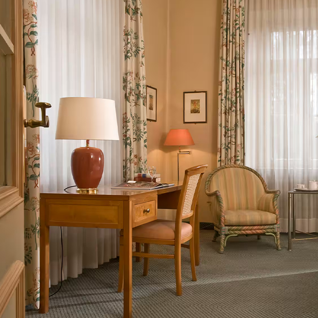 Elegant Custom Casework Luxury Hotel Suite Furniture for Classic Bedroom