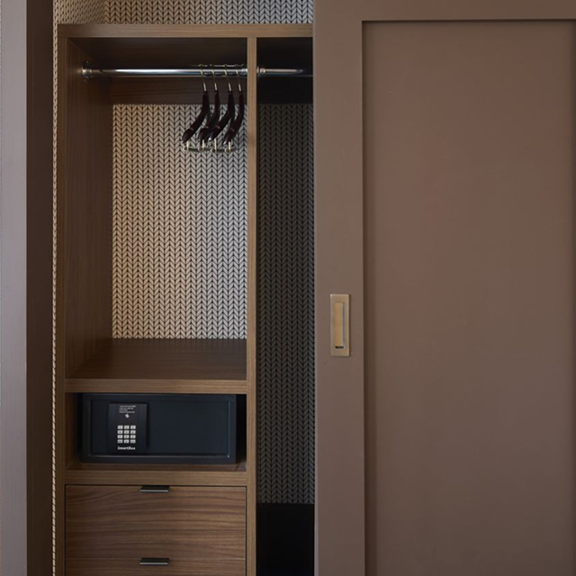 Foshan Factory Direct Furniture Solutions Closets Wardrobe for Hotel Suite