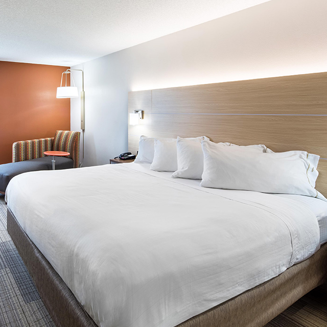 King Size Bed DoubleTree by Hilton