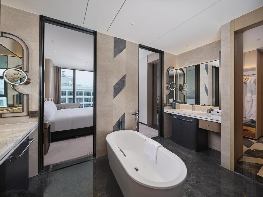 luxury suite (3)