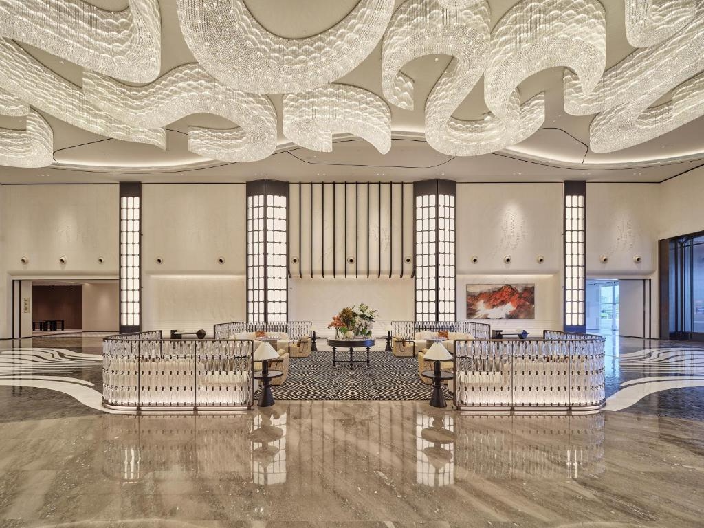 lobby lounge (2)